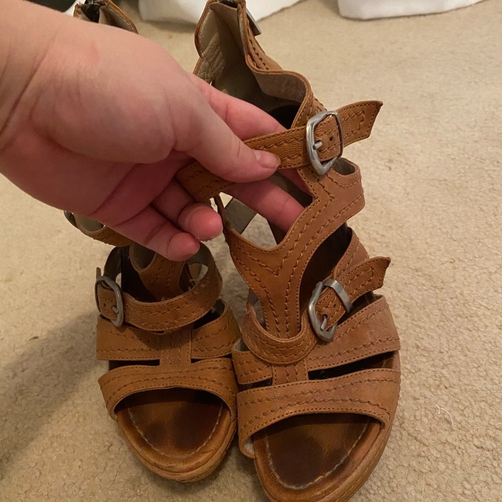 Barney’s New York wedge size 37